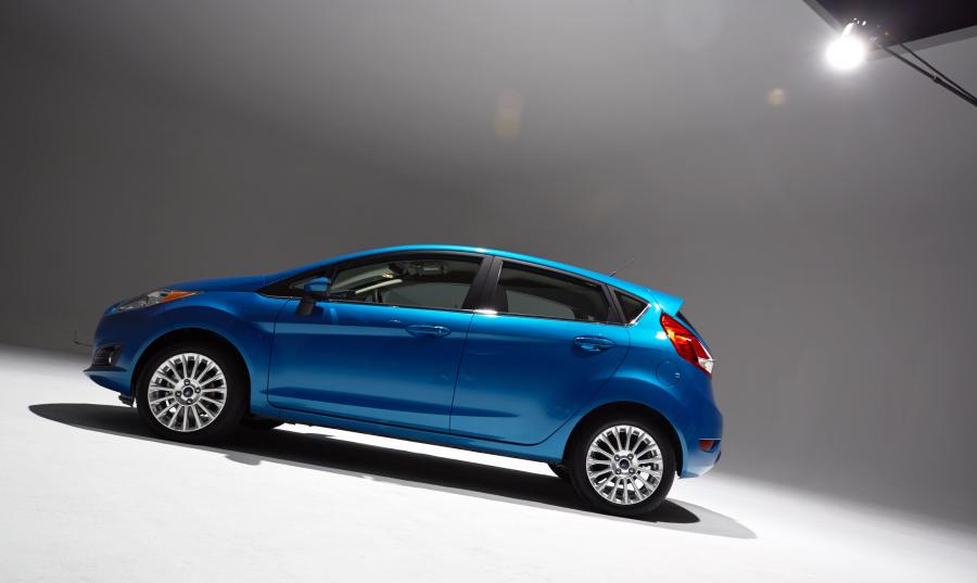  Ford Fiesta 5-Door 2014 года  (US) (фото 24 из 122)